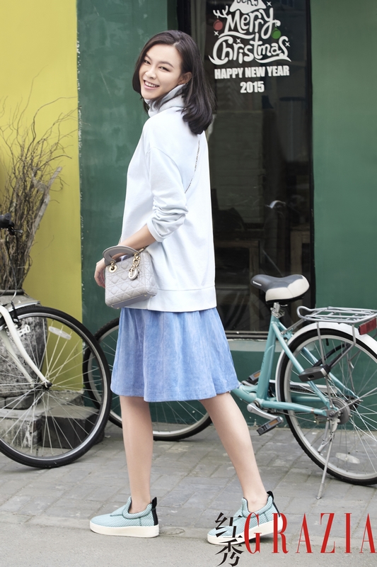 李艾笑容甜美