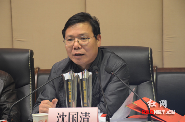红网党委委员、副总经理沈国清介绍安全生产微电影动漫作品征集评审工作情况。