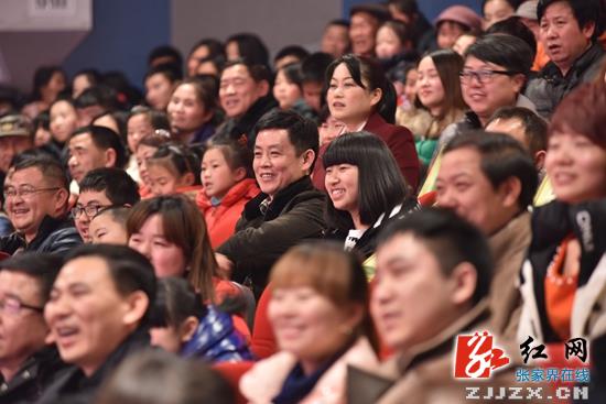 2015张家界市春节联欢晚会精彩纷呈 奏响春节乐曲（图）