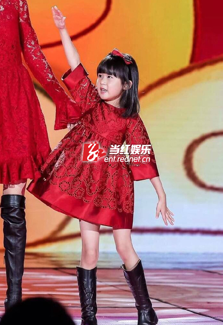 陆毅一家春晚彩排照