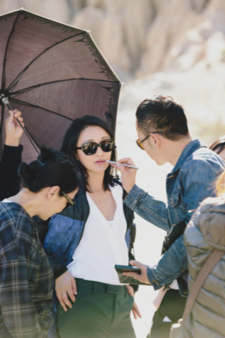 认真补妆的周公子