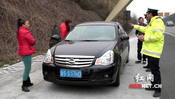 驾驶人途中突然呕吐抽搐郴州高速交警警车开道