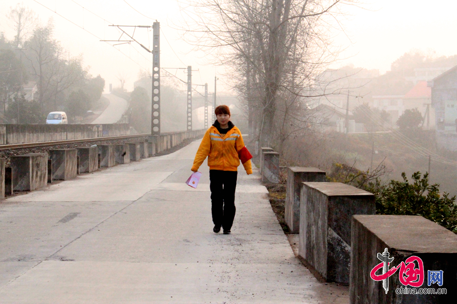 90后美女桥隧看守工的春运(组图)