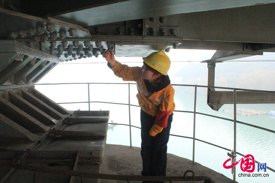 90后美女桥隧看守工的春运(组图)