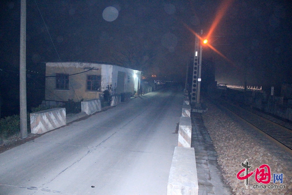 90后美女桥隧看守工的春运(组图)