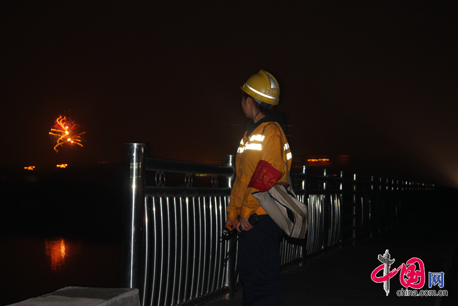 90后美女桥隧看守工的春运(组图)