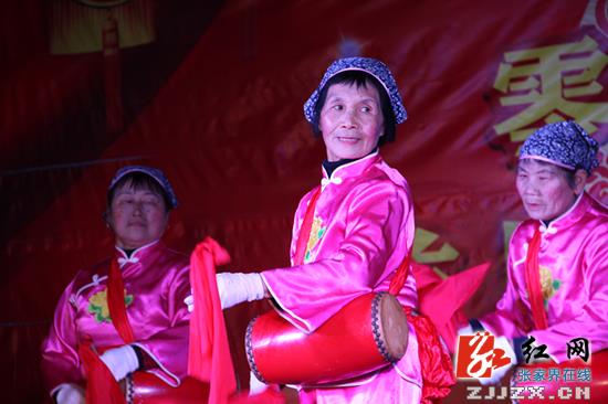 慈利县茶庵村首届农民春晚开锣迎春