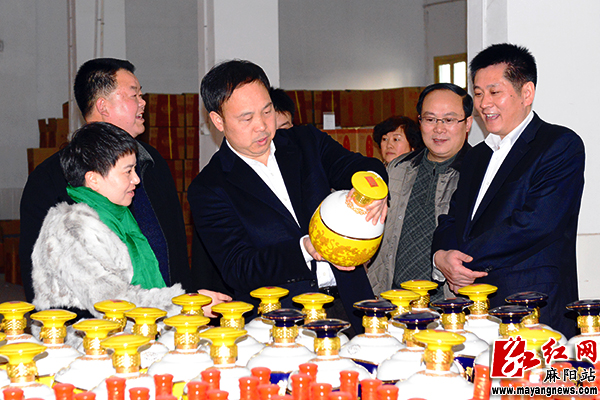 李卫林、李仕忠一行查看锦江泉酒业