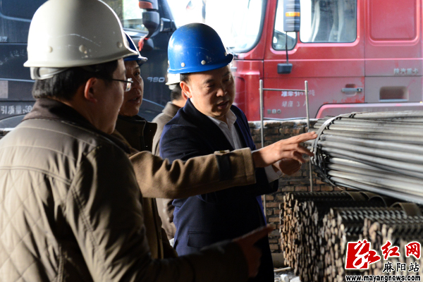 李卫林查看金湘钢铁公司