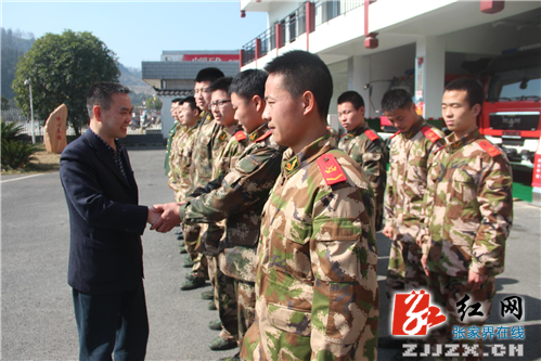 武陵源区委书记朱用文慰问驻武陵源武警官兵