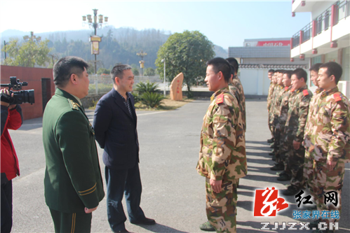 武陵源区委书记朱用文慰问驻武陵源武警官兵