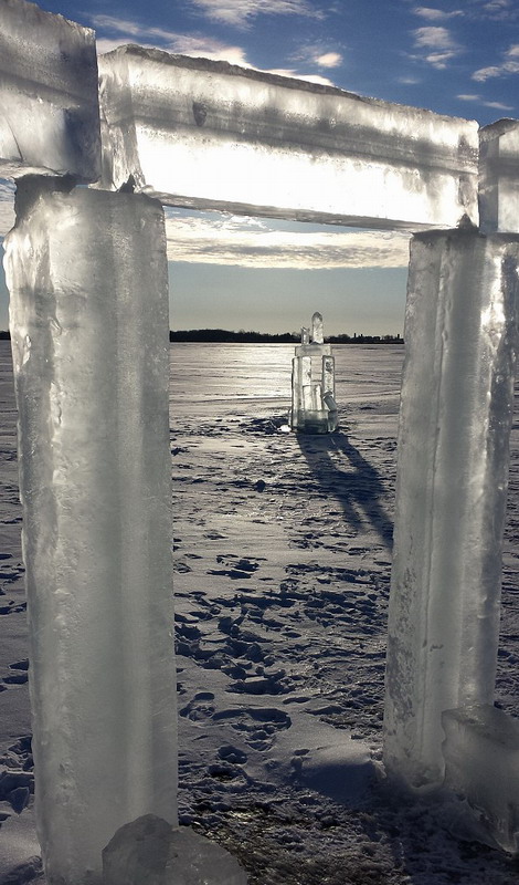 美国5名男子用冰柱复制英国巨石阵(组图)