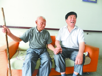 一位敬老院院长的孝与忠:30年赡养105位老人