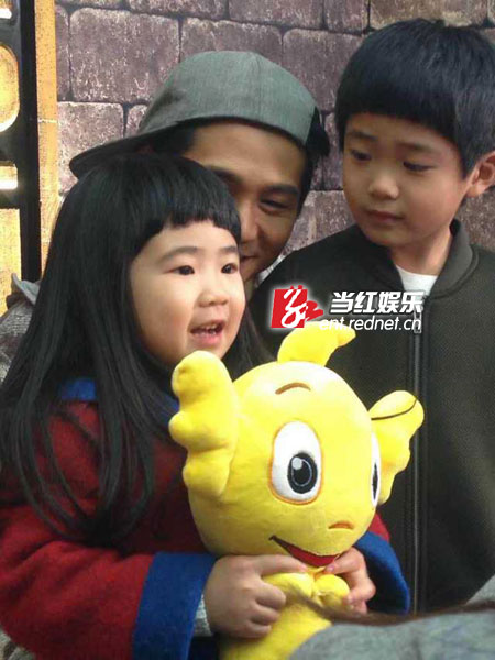 疯狂的麦咭姐姐拿麦咭