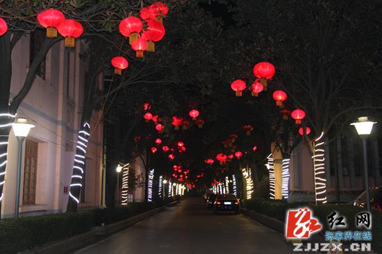 喜庆灯笼扮靓慈利县大街小巷（组图）