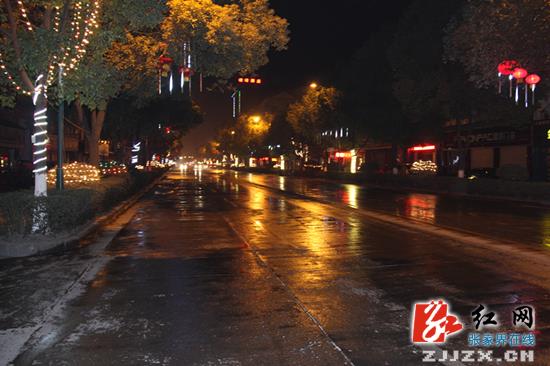 喜庆灯笼扮靓慈利县大街小巷（组图）