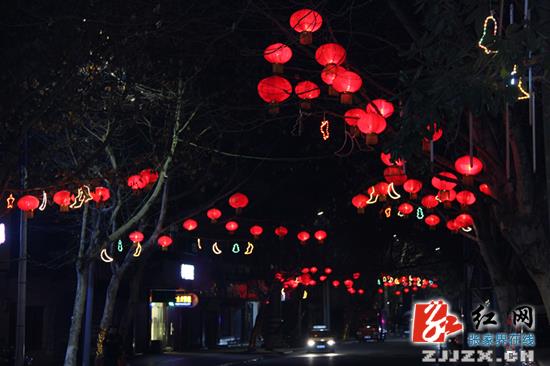 喜庆灯笼扮靓慈利县大街小巷（组图）