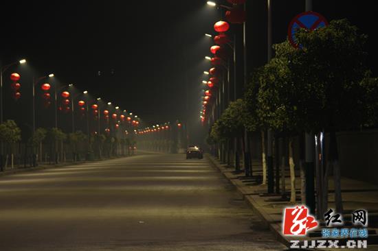 喜庆灯笼扮靓慈利县大街小巷（组图）