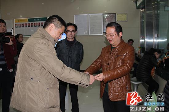 【新春走基层】舒洪波看望慰问春节坚守一线的工作人员(组图)