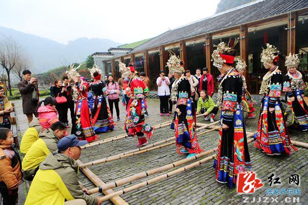 张家界土家文化羊年春节在黄龙洞受游客大赞