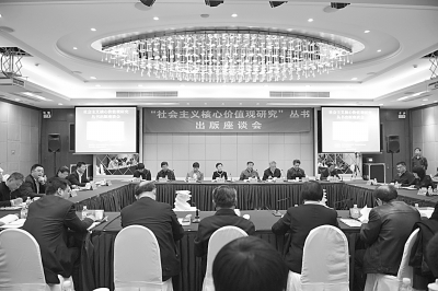 加强理论研究阐释 掌握话语权解释权