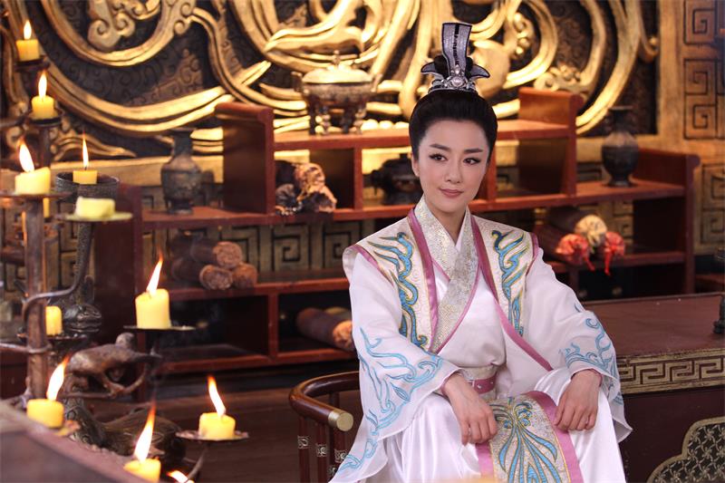 《封神英雄》李依晓女扮男装 儒雅坐姿