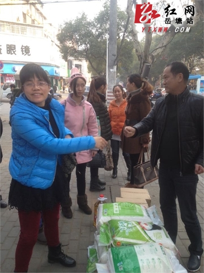 区红十字会春节期间向困难居民发放2万余元慰问物资