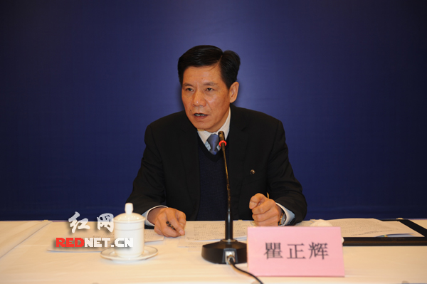 湖南省机关事务管理局党组成员、副局长瞿正辉就办公用房管理、公车改革回答记者提问。