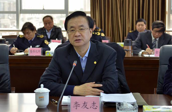 副省长李友志在食品药品监管工作汇报会上讲话。
