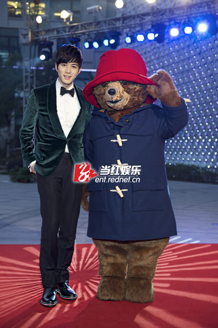 陈学冬与帕丁顿熊玩偶