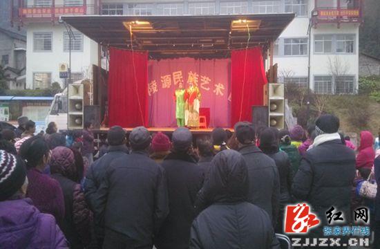 张家界武陵源区：土家阳戏提前闹元宵 传统文化丰富居民生活