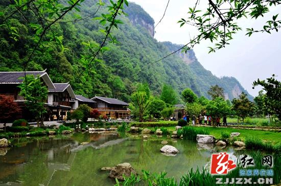 游客盛赞张家界核心景区负氧离子能“洗肺”