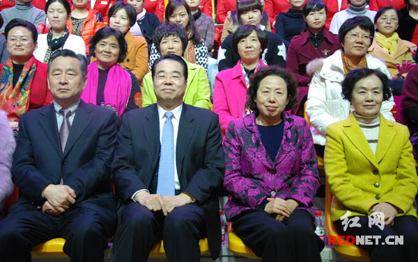 省委常委、省委宣传部部长许又声（前排左二），省人大常委会副主任刘莲玉（前排右二），省政府副省长戴道晋（前排左一），省政协副主席王晓琴（前排右一）出席活动。