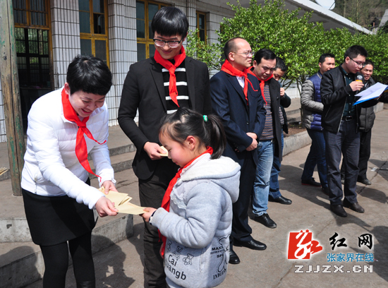2015年“春暖童心”桑植行起航 传承贺帅精神和雷锋精神