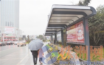 3月5日，黄河路口的公共自行车棚 记者 谢慧 摄