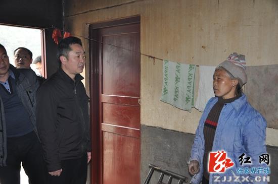 【四走四问四解】刘卫兵深入棕树峪村开展“四走四问四解”活动(图)