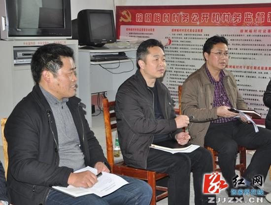 【四走四问四解】刘卫兵深入棕树峪村开展“四走四问四解”活动(图)