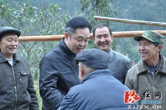 【四走四问四解】刘卫兵深入棕树峪村开展“四走四问四解”活动(图)