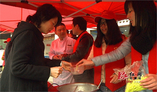 岳塘区开展学雷锋志愿服务活动 倡导社会文明新风