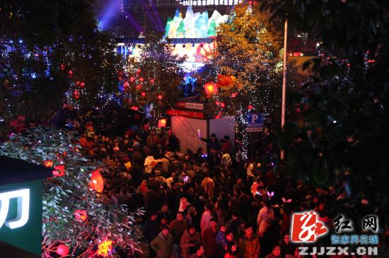 永定区1400名安保人员为元宵狂欢“保驾护航”