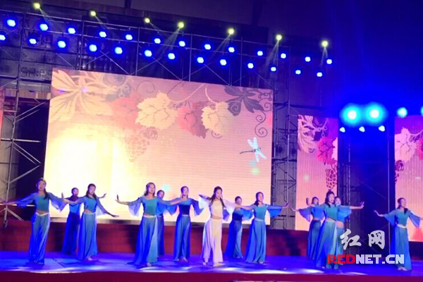 《花开那年》展示了青春的动感和韵律，让人陶