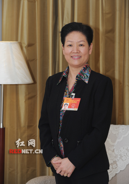全国人大代表、中石化湖南石油分公司总经理潘桂妹。摄影章尧