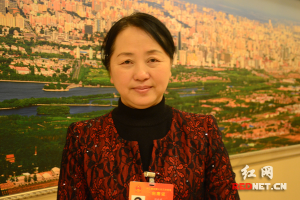 全国人大代表、湖南益阳市委书记魏旋君认为，做好“四个立足”，在推进“四个全面”中发挥妇女半边天作用。