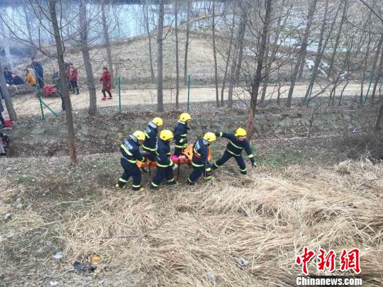 事故救援现场卢晶摄