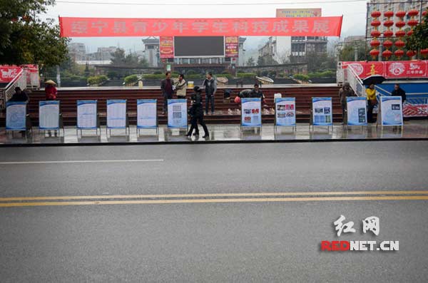 青少年学生科技成果展现场