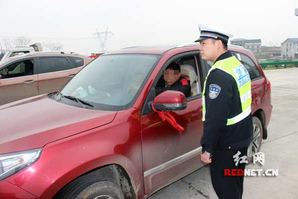 高速交警涟源大队查获无证驾驶违法行为