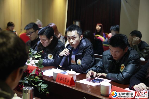 座谈会环节,大家各抒已见,纷纷发表自己对“如何构建清朗网络空间”的看法。