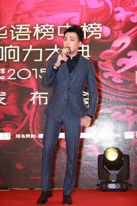 余枫现场表演