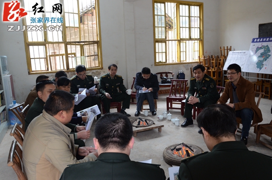 吴湘波：找准扶贫方向 突出抓好基础设施和规模产业两项工作