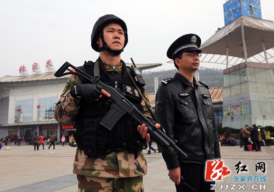 武警城市武装巡逻常态化 让市民安全感大幅提升